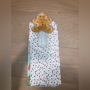Cupcakes and Cashmere set of 2 gingerbread kitchen towels- NWT